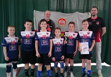 „Trójka-volley team” zwyciężył w Piskim półfinale