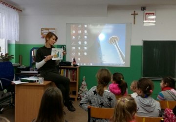 Zapełniamy puste brzuszki - szkolny karmnik w Pogorzeli