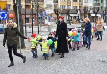 „Wiosna wiosenka w mym sercu piosenka, przychodzi po zimie ożywia świat…”