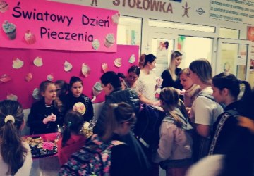 ,,Na dobry humor – słodka babeczka’’. Kiermasz słodkości w SP3