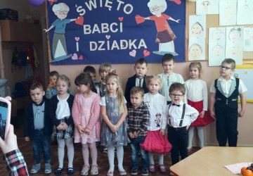 Dzień Babci i Dziadka w Szkole Podstawowej w Jabłońskich